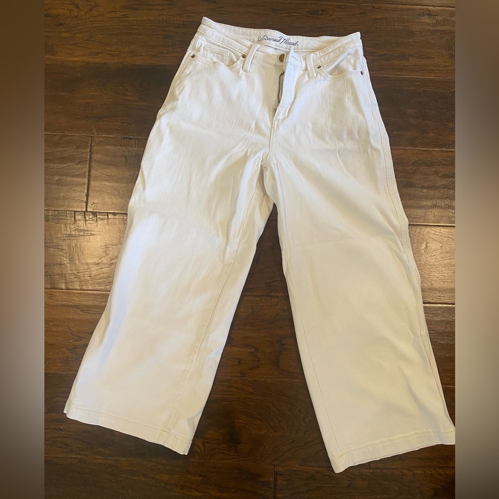 Universal threads white pants size 6/28